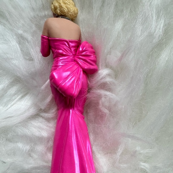 Hallmark Keepsake Pink Ornament Marilyn Monroe Gentleman Prefer Blondes - Picture 4 of 4